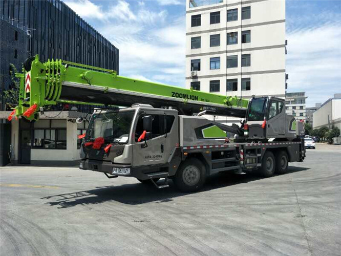 梅河口市跨街广告牌的高空安装注意事项
