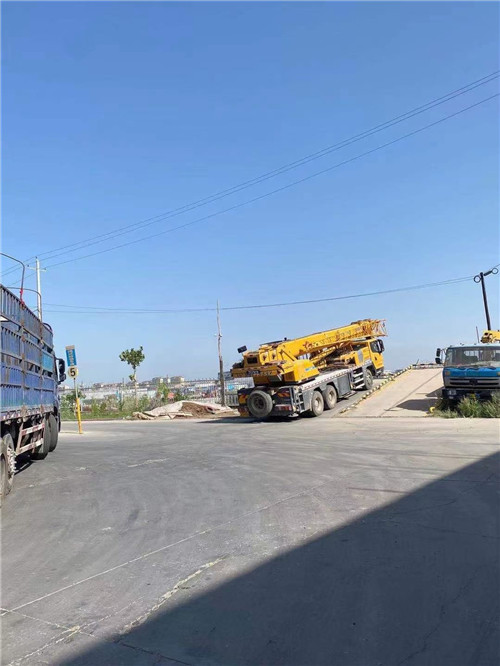 梅河口市25吨吊车的租赁价格大概是多少？