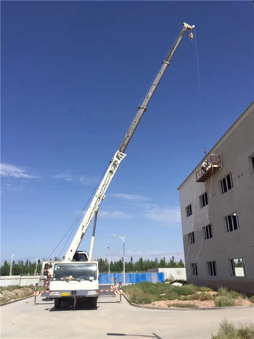 梅河口市“轻装强干”—— 吊车的 “轻量化臂架” 技术